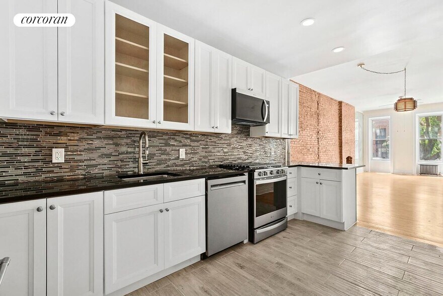 Building Photo - 423 E 84th St