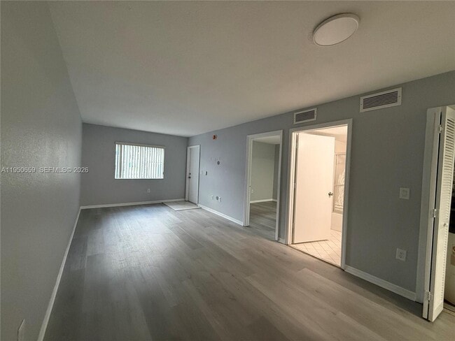 Building Photo - 2901 SE 13th Rd