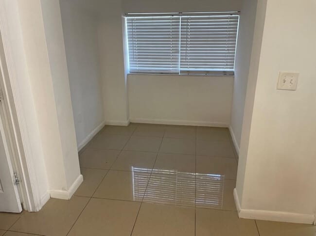 Building Photo - 1724 NE 176th St