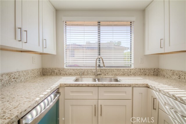Building Photo - 25261 Tanoak Ln