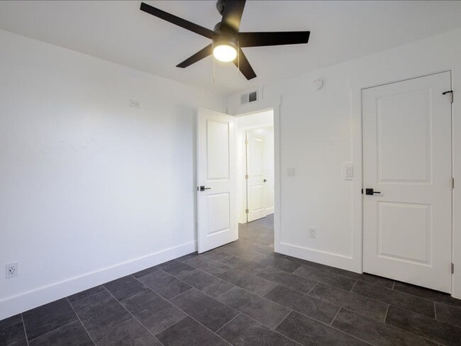 Building Photo - 8551 E Lee Pl