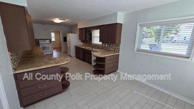 Building Photo - 925 Sikes Blvd