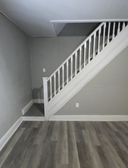 Building Photo - 2246 Sidney Ave