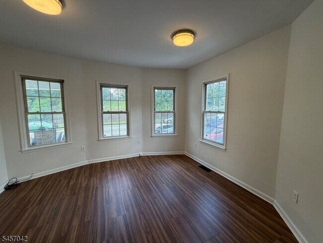 Building Photo - 386 Washington St