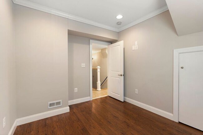 Building Photo - 925-1 S Belnord Ave