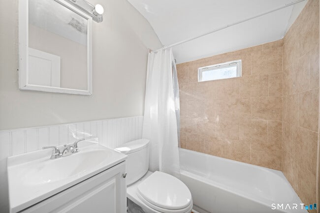 Building Photo - 8 New Hampshire Dr