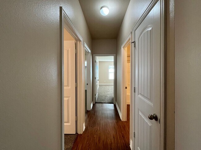 Building Photo - 319 Princess Pl.