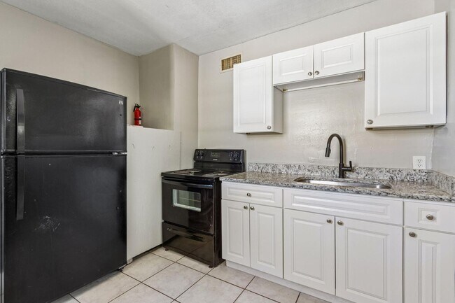 Building Photo - 1104 W 29th St