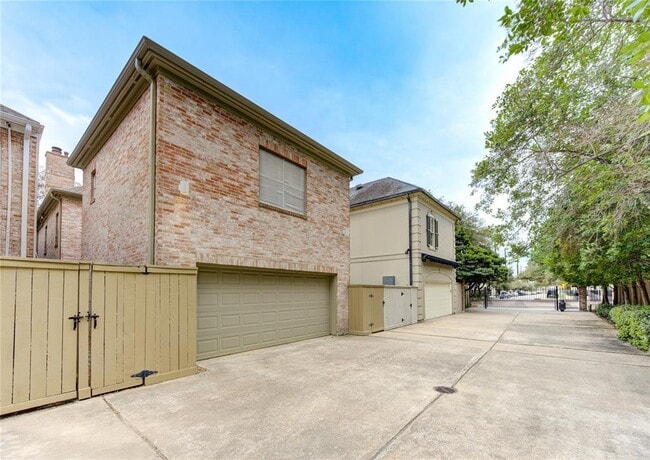 Building Photo - 2310 Briarglen Dr