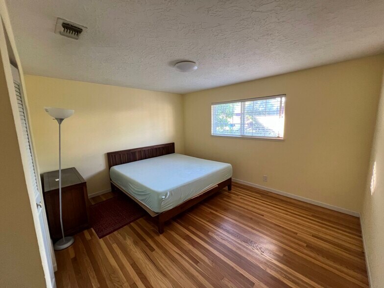 Big Bedroom 14x14 - 1642 Tahoe Dr