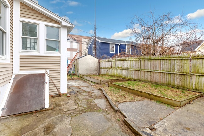 Building Photo - 105 Atlantic St