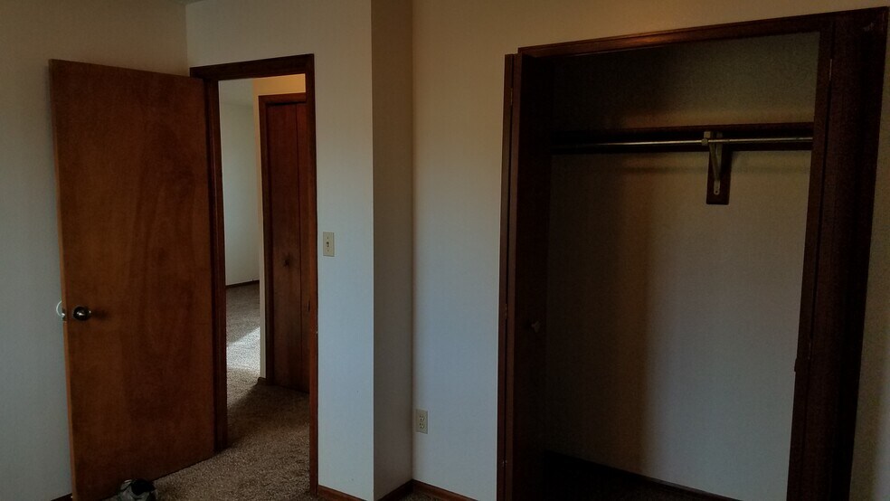 Back Bedroom - 6646 Provincial Dr