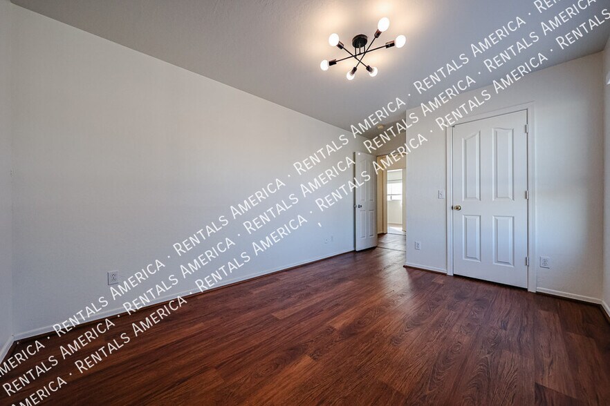 Building Photo - 6175 S Sharon Ct