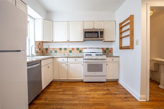 Building Photo - 639 Palisade Ave