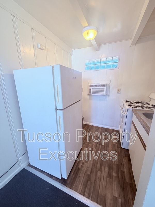 Building Photo - 3274 E Benson Hwy