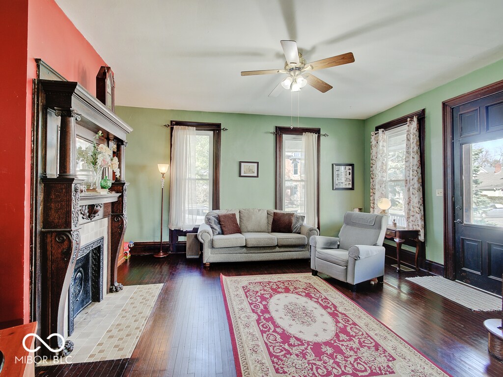 Building Photo - 345 E King St