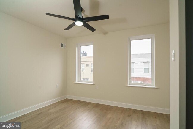 Building Photo - 2529 S Camac St