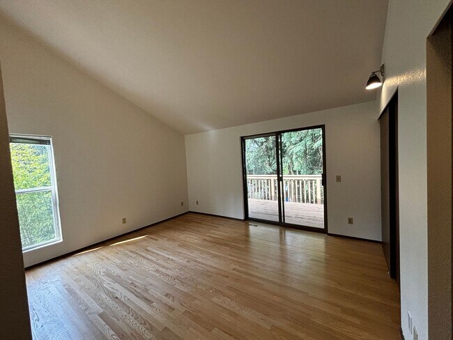 Building Photo - Amazing Lake Forest Park Home