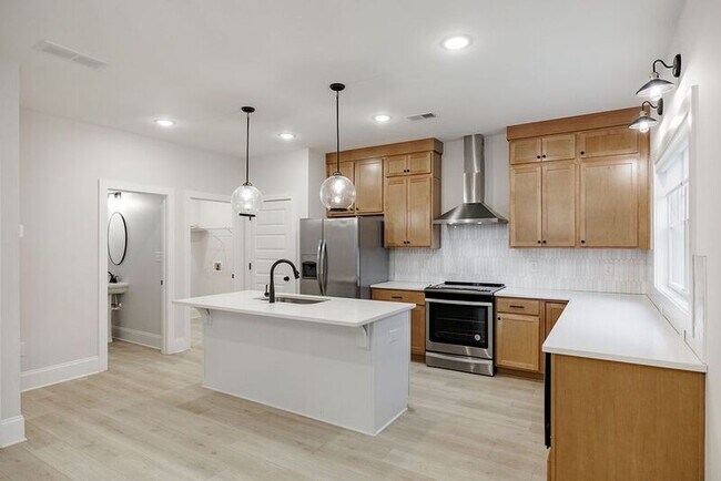 Building Photo - 125 Harper St