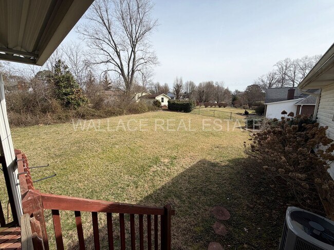 Building Photo - APPLICATION PENDING!!  DO NOT APPLY!!  3 BEDROOM/ 2.5 BATHROOM SOUTH KNOXVILLE HOME!!!