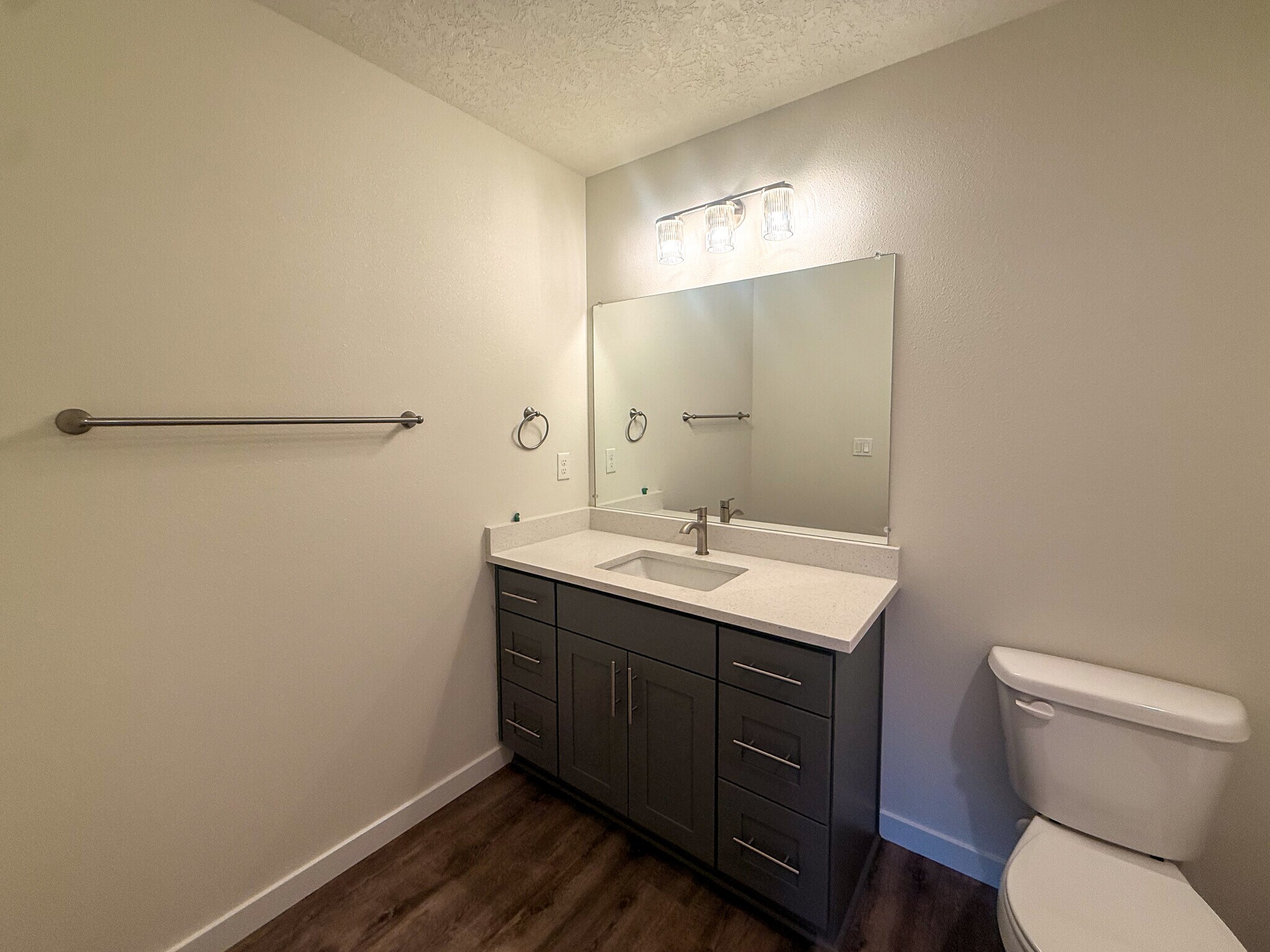 Building Photo - 507 NW Hillcrest Dr