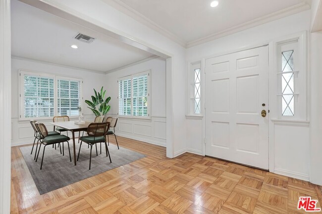 Building Photo - 3924 Woodfield Dr