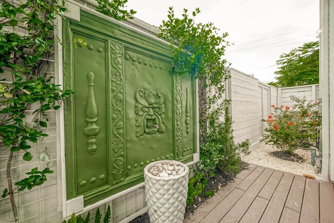 Building Photo - Beautiful contemporary home in the sought-...