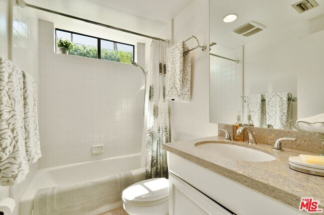 Building Photo - 73415 Royal Palm Dr