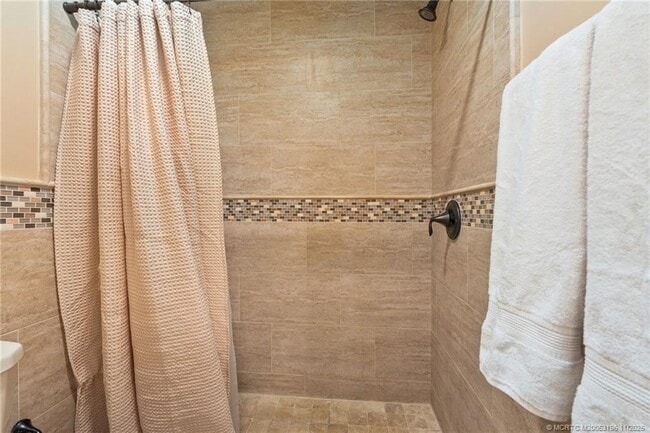 Building Photo - 111 Oakwood Dr