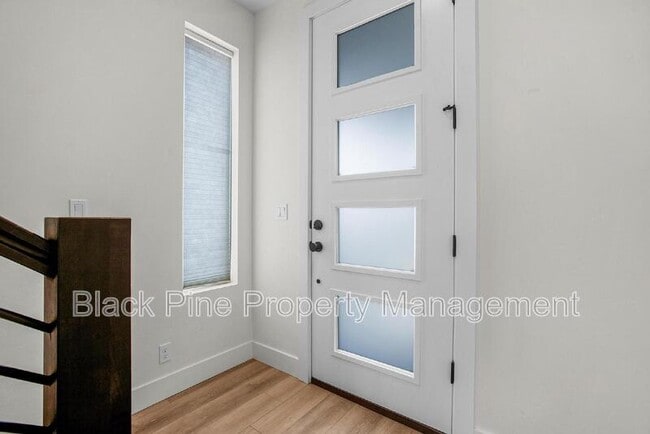 Building Photo - 2167 Klemmer Ave N