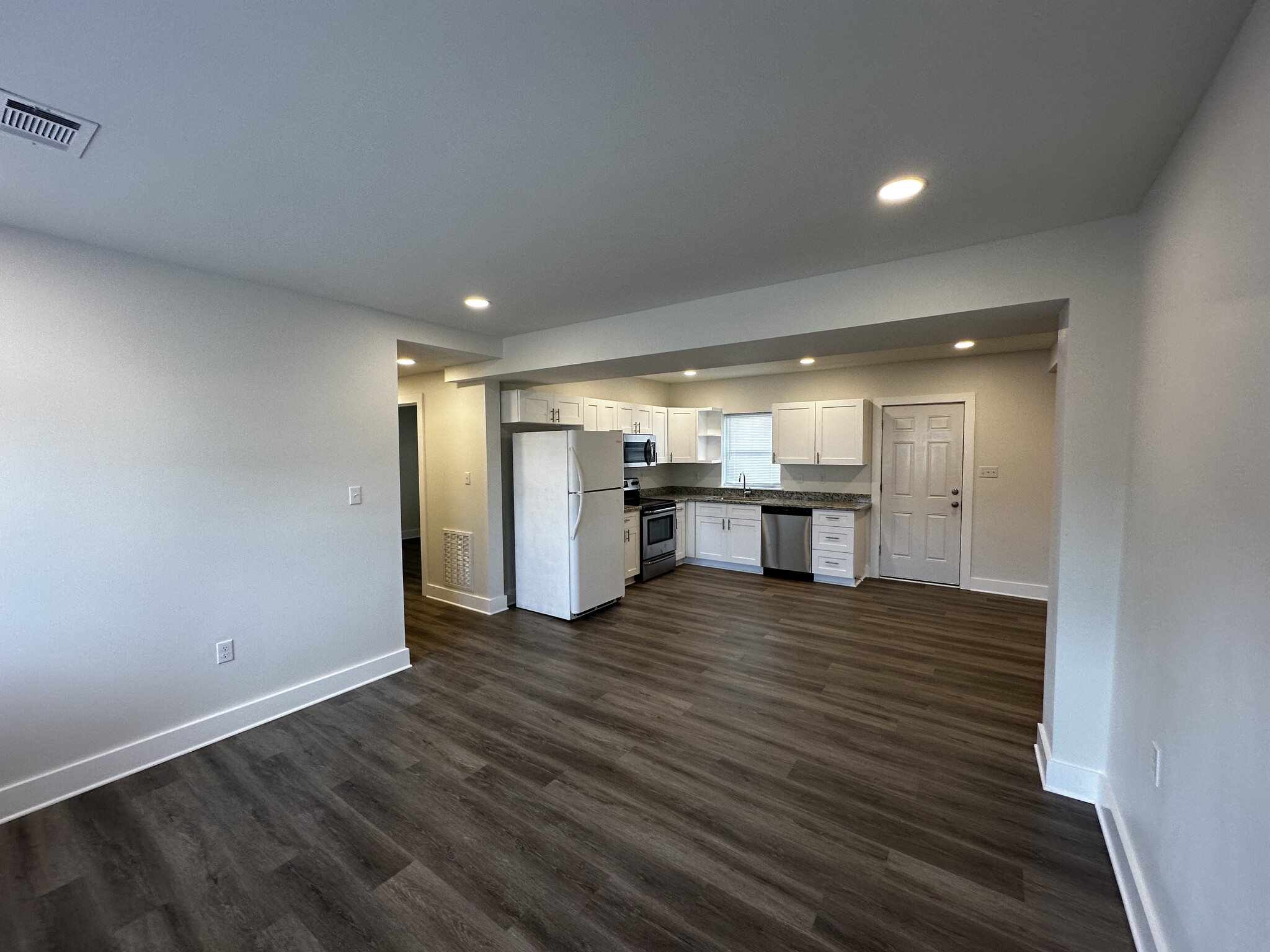 Main Living/Dining/Kitchen - 3300 Nashville Ave