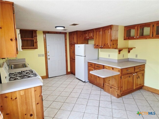 Building Photo - 14942 Cedar Valley Rd