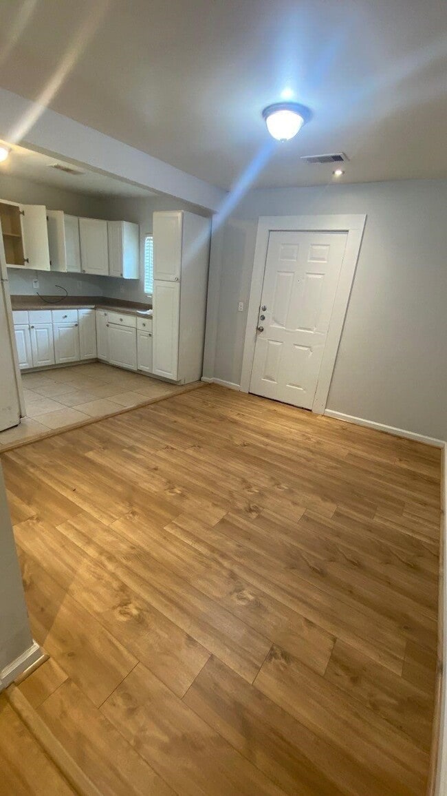 Building Photo - 1918 Oleander