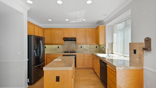 Building Photo - Rolling Hills Beauty! 4 Bedroom 3 Bath