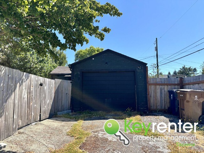 Building Photo - Charming 2-Bedroom Home with Modern Upgrad...