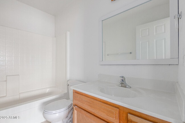 Building Photo - 4015 N Montezuma Dr