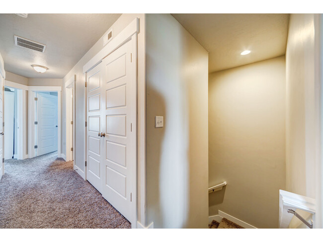 Building Photo - 722 S 1840 W