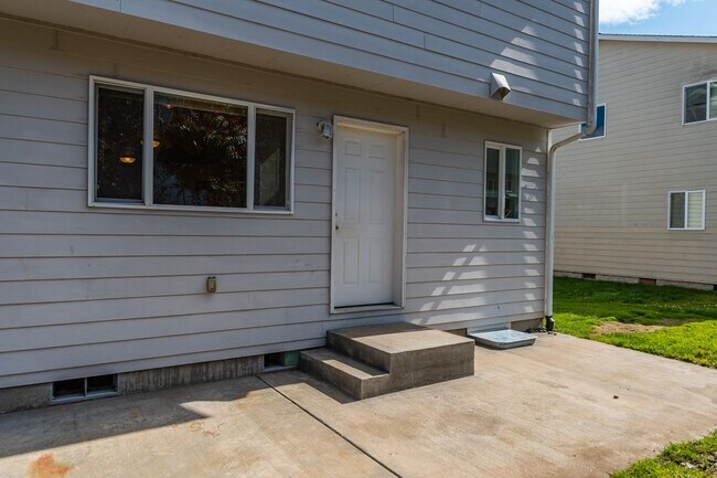 Building Photo - 1245-1431 NW Falls Creek Lp