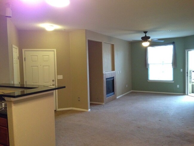 Building Photo - Highly Desirable 2 bedroom, 2 bath Condo i...