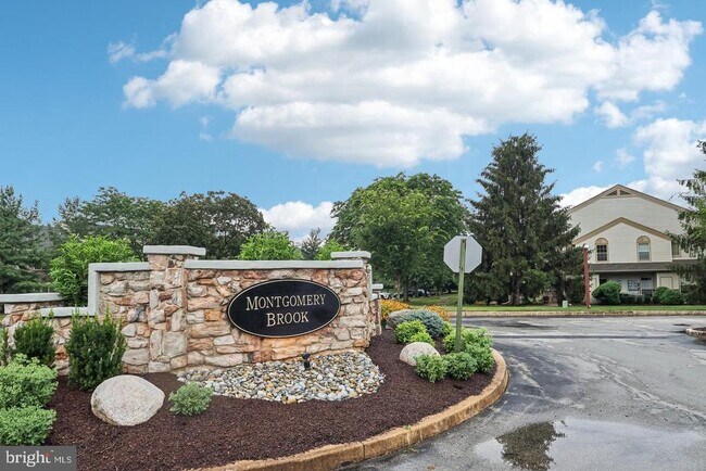Building Photo - 1512 Foxmeadow Cir