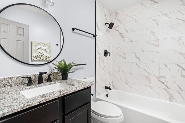 Building Photo - Remodeled 3 Bed 2 Full Bath Within Walking...