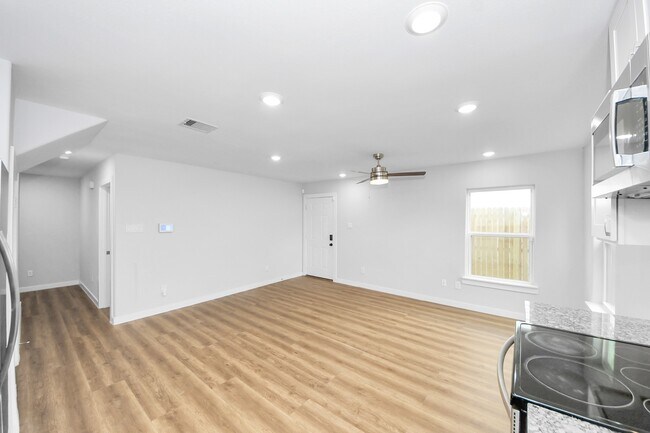 Building Photo - 6609 Bacher St