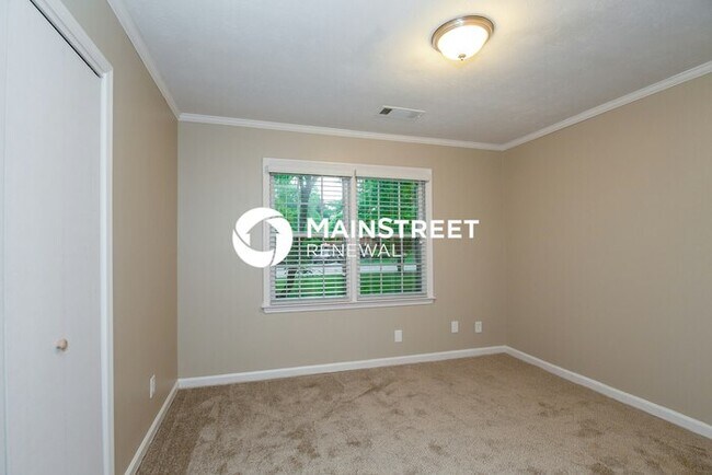 Building Photo - 3 Bedroom Pet-Friendly Home in Covington, GA with Main Street Renewal