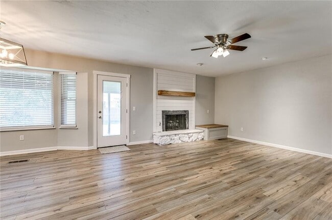 Building Photo - 1022 Garden Grove