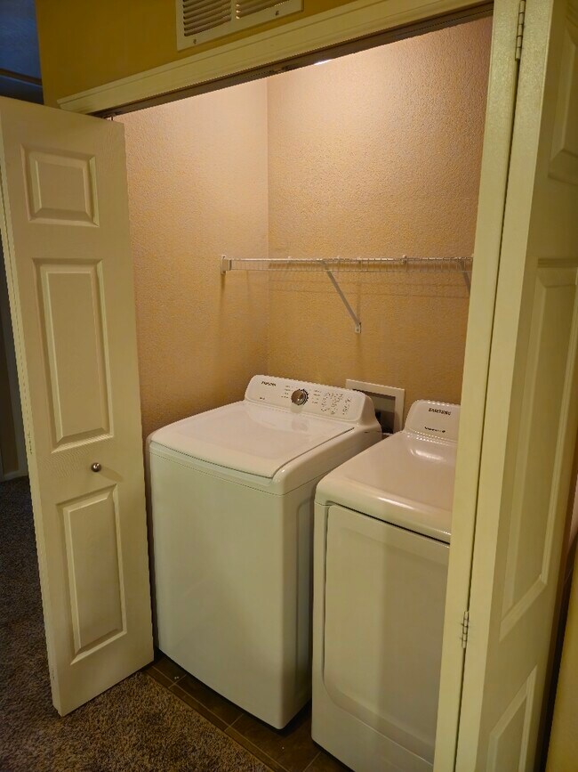 Building Photo - 2013 Squawbush Ridge Grv