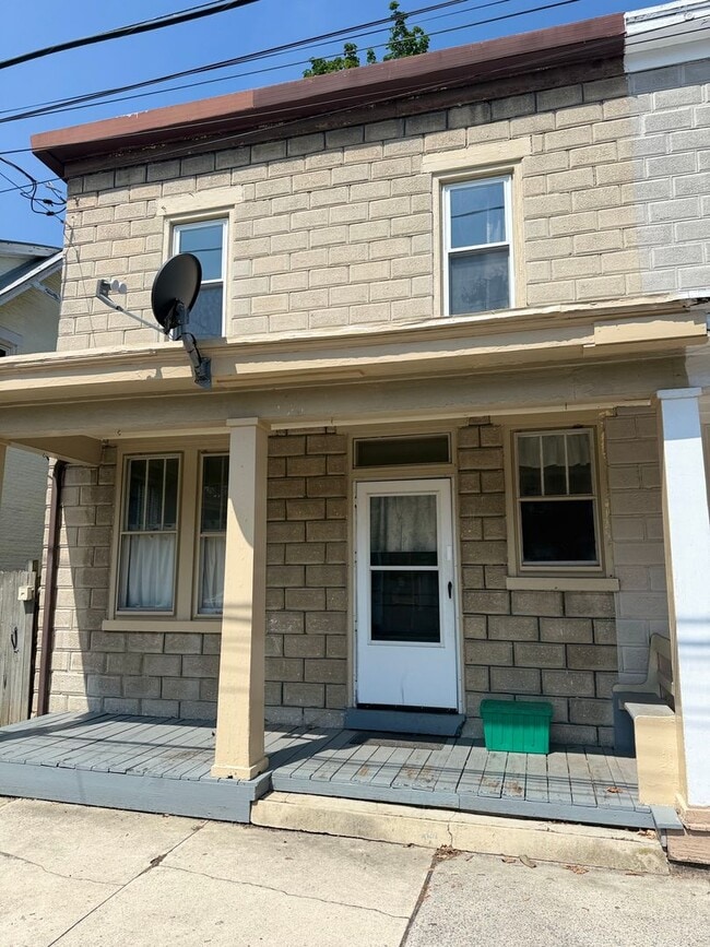 Building Photo - 3 Bedroom 1 Bath in Carlisle, PA!