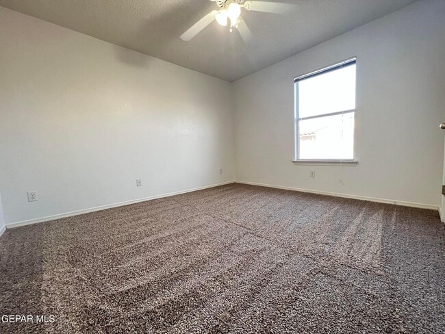 Building Photo - 3500 Tierra Zafiro Dr