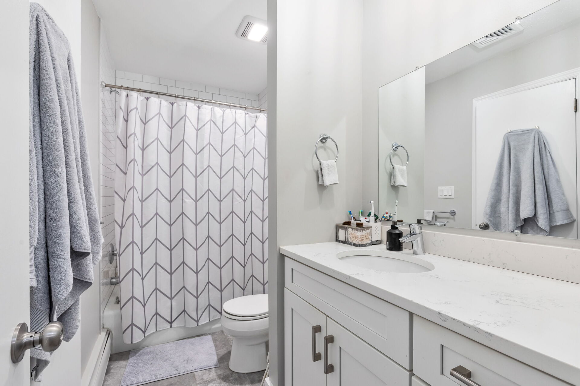 Second Floor Full Bath - 216 Holly Street
