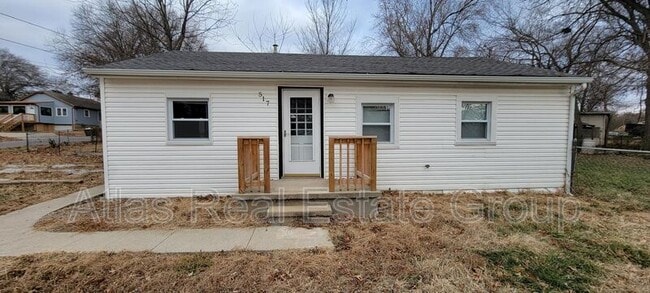 Building Photo - 517-519 S 81 St