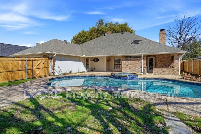 Building Photo - 2212 Valcourt Dr